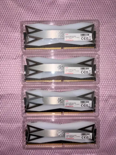 Memorias 32GB XPG DDR 4 4133MHZ RGB.