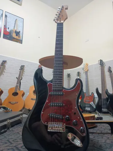 Guitarra Strato Giannini Sonic X