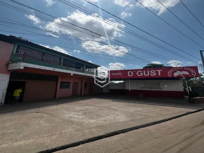 CASA DUPLEX COM PONTOS EXTERNOS NA AV HENRY WALL DE CARVALHO