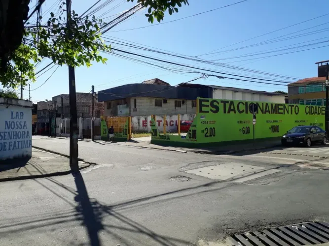 Terreno de 380m2 no Centro na Rua Guilherme Rocha com Tereza Cristina - estacionamento