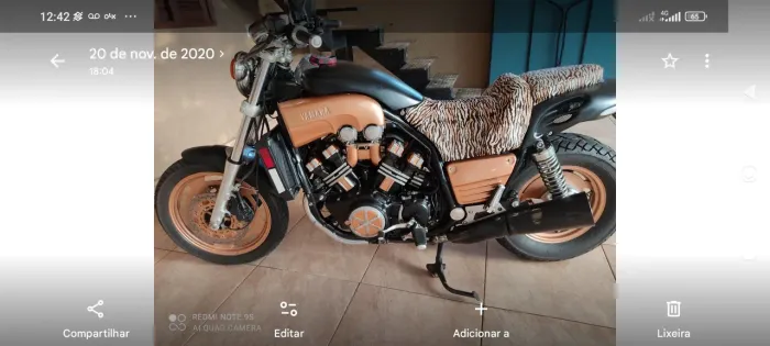 Moto Yamaha V Max 1200 estilizada