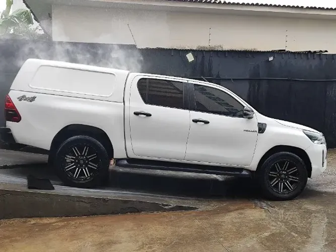 Capota de fibra Hilux