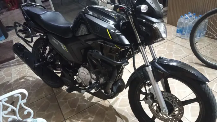 Vendo facto zerada 2.200 km documentos em dia toda equipada valor 17.500 ZAP *