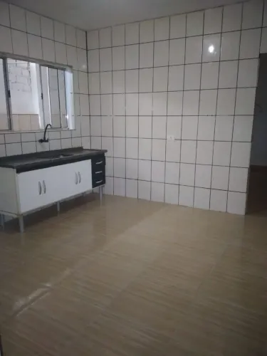 ALUGA CASA COM 2 QUARTOS A 10 MINUTOS ANDANDO ATÉ A ESTAÇÃO ANTONIO JOÃO 