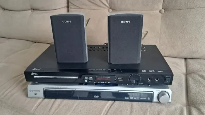 Home teather Gradiente, adaptador bluetooth com 2 caixas Sony.