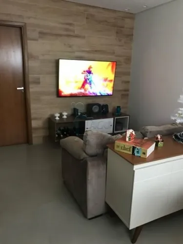 CASA EM CONDOMÍNIO FECHADO