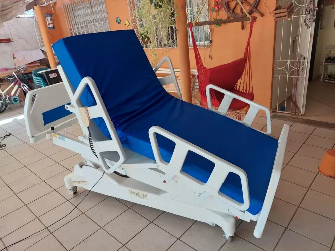 Cama hospitalar articulada elétrica 8 p.
