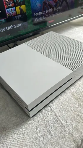 Xbox One S 1 TB + 1 controle