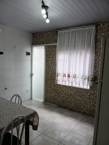 Alugo kitnet/casa no bairro Monte Cristo SEM GARAGEM.