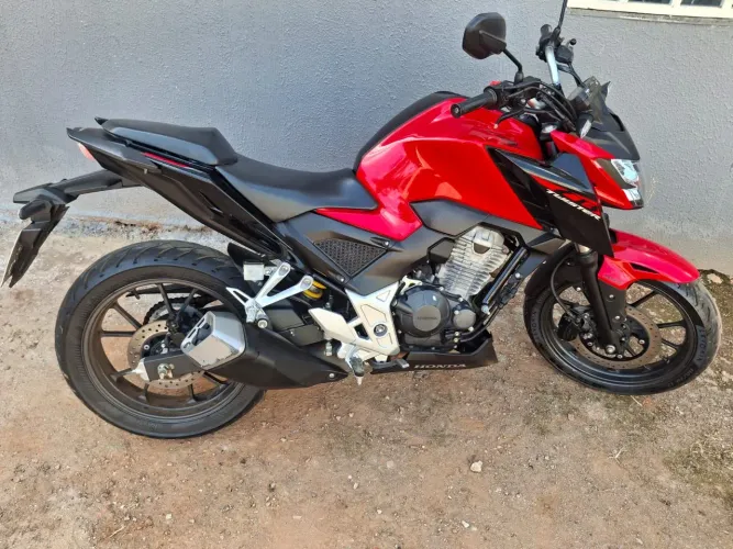 Vendo moto de mulher 300f