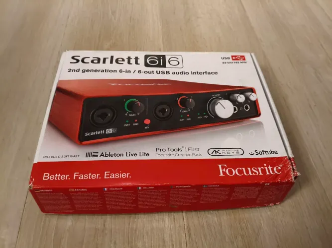 Interface de áudio Focusrite scarlet 6i6
