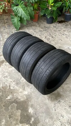 Pneu Michelin 215 55 R17 cada