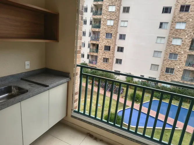 Itaipava (Cenário da Montanha) - 2 quartos (1 suite), estacionamento.
