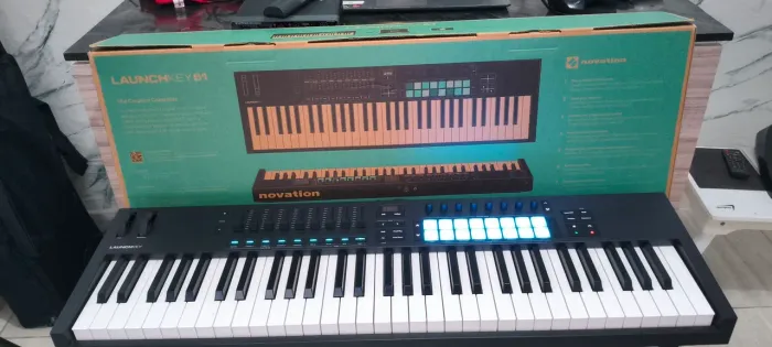 Teclado controlador novation launchkey 61 MK4