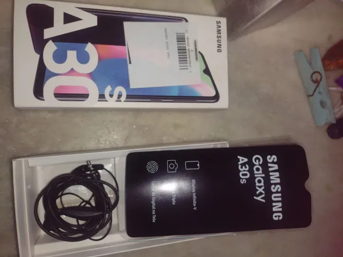 Vendo A30S todo original vai com caixa carregador e fone