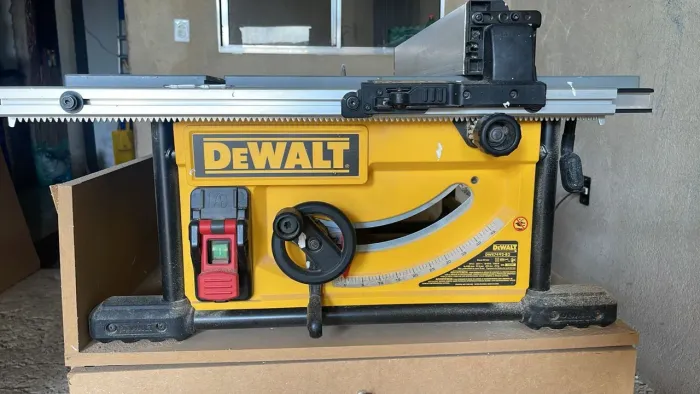 Serra de bancada com 45° DEWALT ac. Proposta