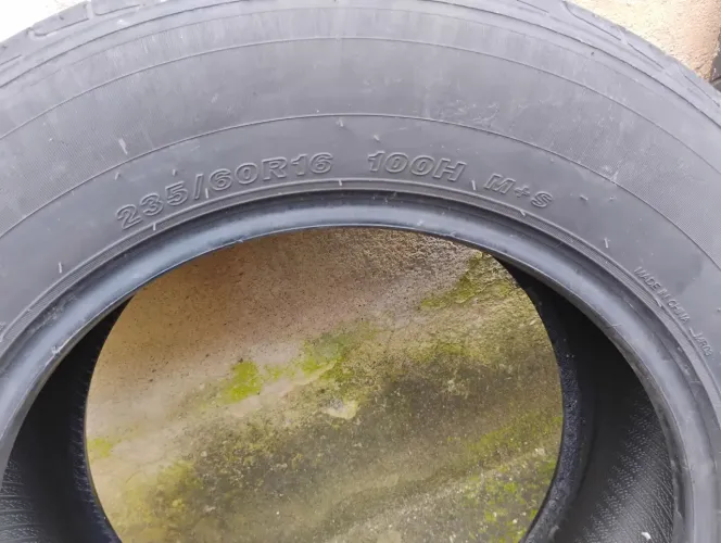 Pneu 235/60R16