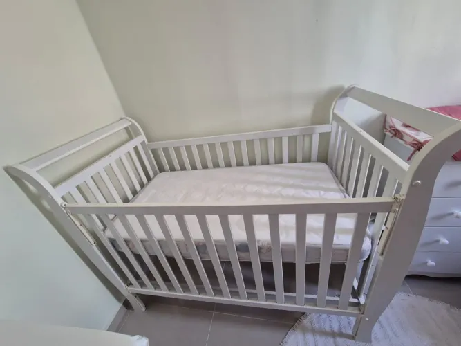 Berço Branco com colchão