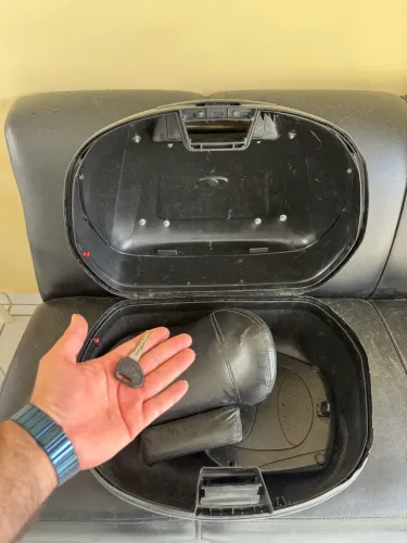 ? Baú Givi 45L + Base + Encosto para Garupa ?