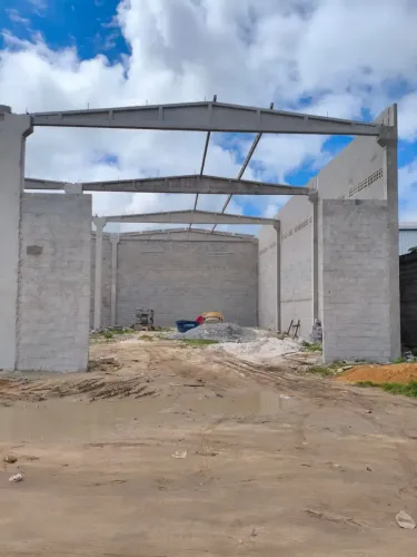 Galpão Novo 255m² para Aluguel | Próximo à BR-367 e Aeroporto