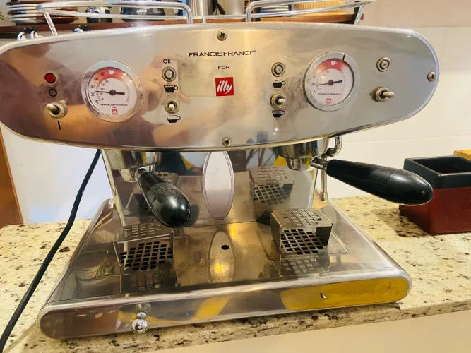 Máquina Café Profissional Illy FrancisFrancis X2 - 2 Grupos / 2 Cafés Simultâneos - 220V