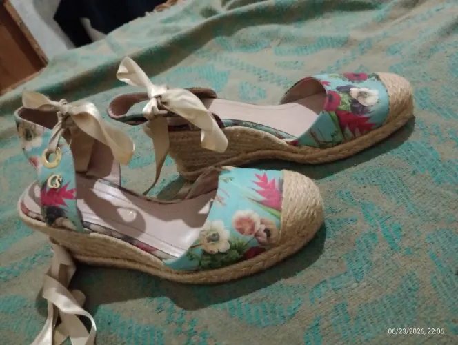 Sandália Carmen Steffens usada