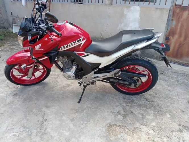 Honda CB 250 Twister 2022
