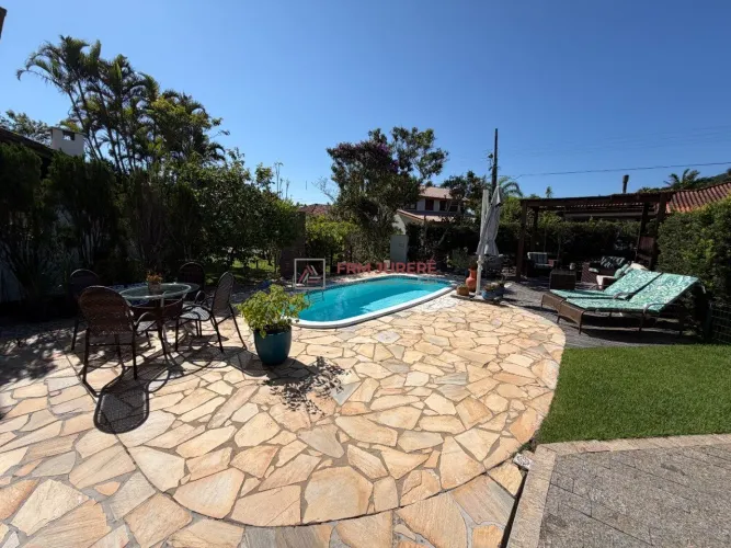 Casa com 3 quartos, sendo 1 suíte, à venda, 222m² por R$3.000.000 - Condomínio Praia da Ca