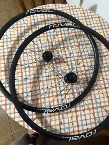 Rodas road gravel Roval SLX 24