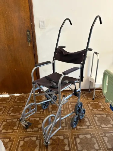 Cadeira de rodas Desce e Sobe Escada