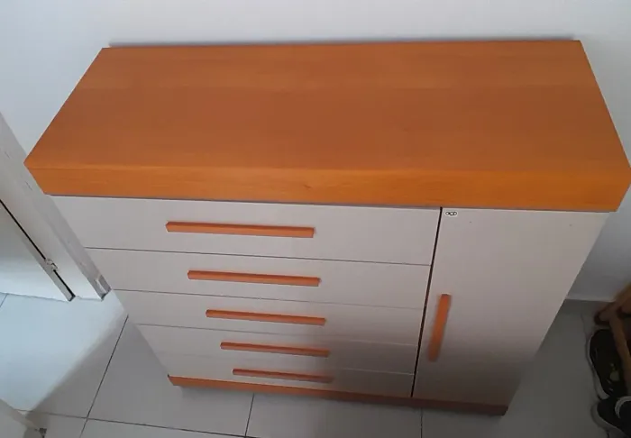 Cômoda em estado perfeito, fala no zap podemos negociar. 