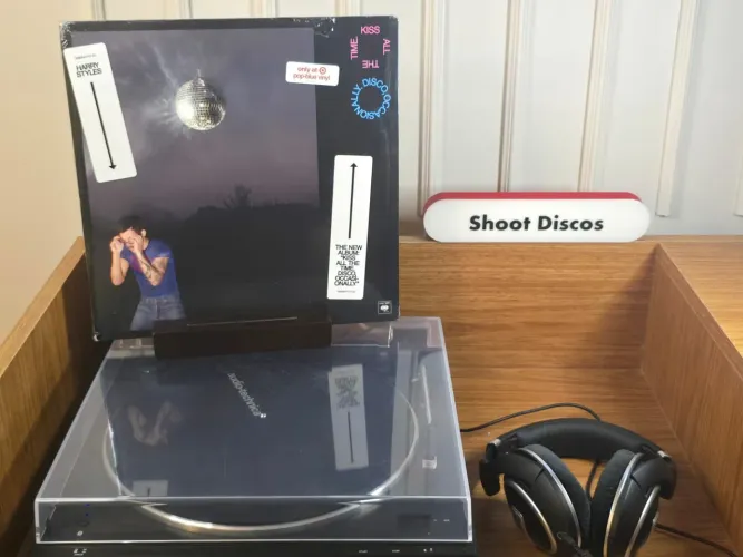 Harry Styles - KISS ALL THE TIME. DISCO, OCCASIONALLY ( Target edition )