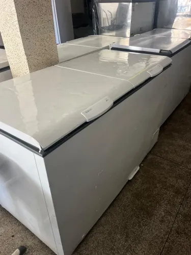 Freezer cônsul semi novo