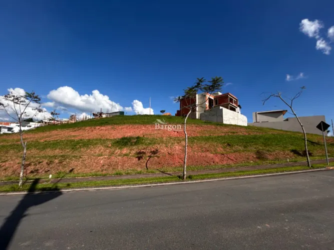Lote com 303 m² a venda no Condomínio Estrela Alta em Juiz de Fora