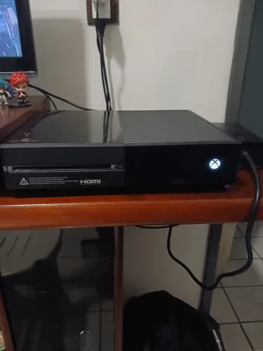 Vendo Xbox ONE FAT 500GB, acompanha 2 controles + jogos incluindo FC26