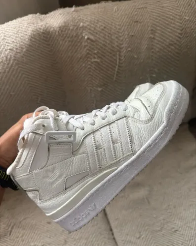 Tênis adidas cano alto número 35