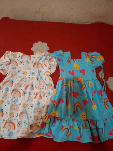 Vestidos lindos seminovos tamanho 8 e 6 anos