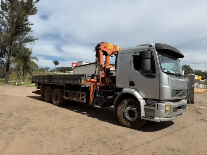 CAMINHÃO MUNK VOLVO VM 270 2013