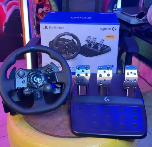 Volante Logitech G923 para PS5, PS4 e PC com Force Feedback TRUEFORCE