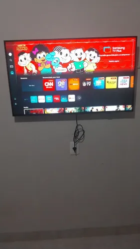 Smart TV Samsung Apenas 2 meses de uso muito nova
