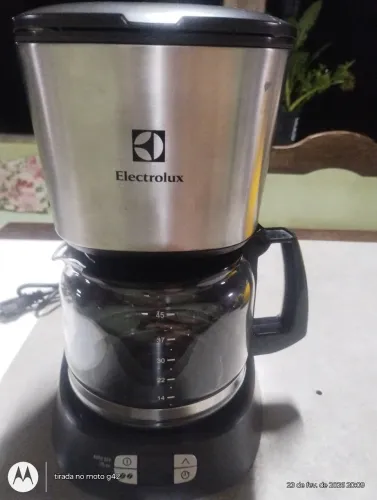 Cafeteira elétrica Electrolux semi-nova.