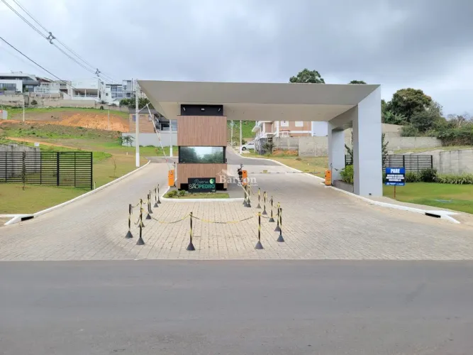 Lote com 424m² a venda no Condomínio Reserva São Pedro em Juiz de Fora
