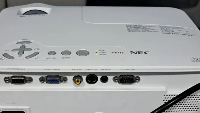 VENDO PROJETOR NEC NP115