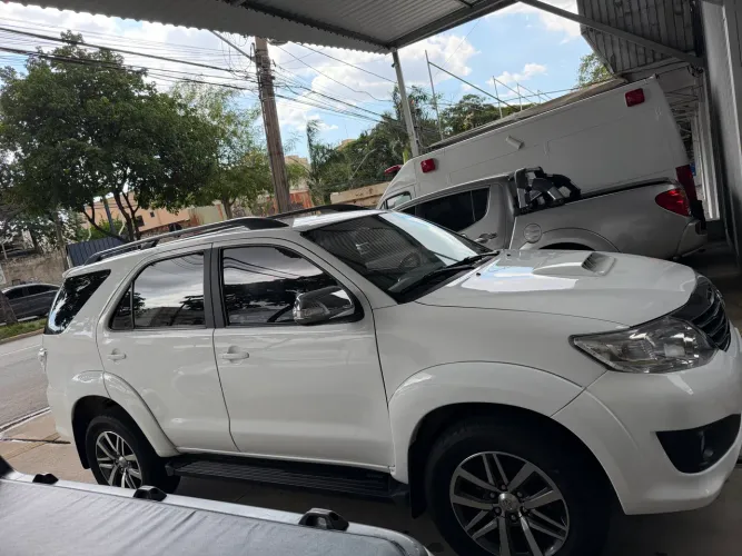 Toyota Hilux SW4 SRV D4-d 4X4 3.0 TDI Dies. AUT 2015
