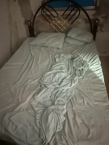 Vendo duas camas com colchão cada