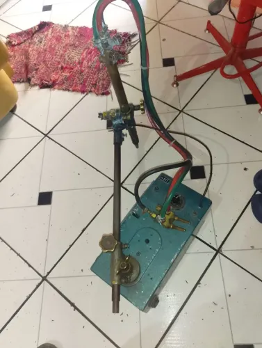 Carrinho tartaruga muito bom pra trabalhar com serralheria funcionando perfeitamente 