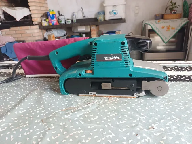 Lixadeira de cinta Makita 9920