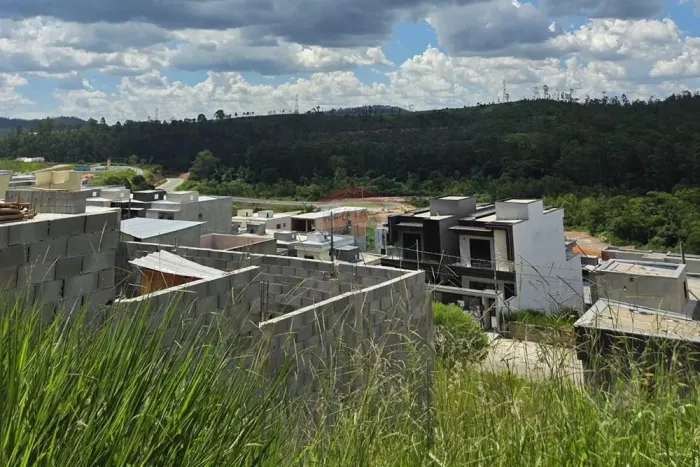 Terreno de 200 m² à Venda no bairro de Guaturinho em Cajamar por R$ 302.000,00