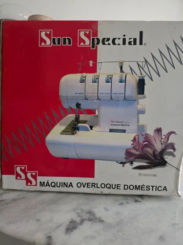 Maquina overloque nunca usada