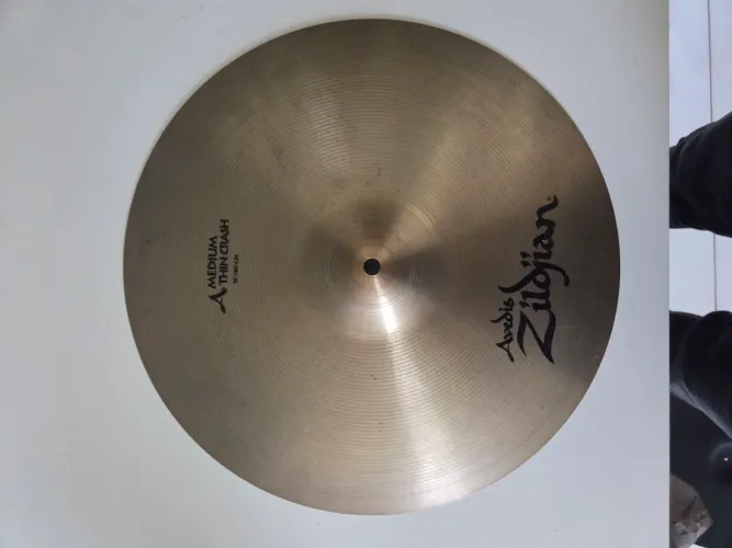 Prato Zildjian Avedis 16" Médium Thin Crash